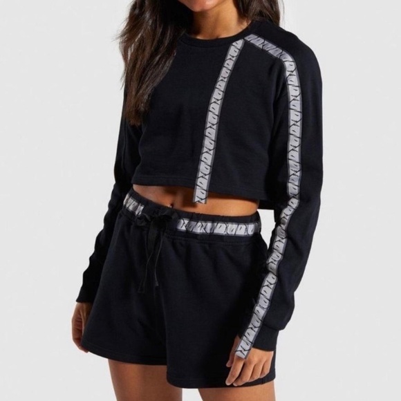 Gymshark Women's Black Cropped Sweatshirt size M. - Picture 6 of 6